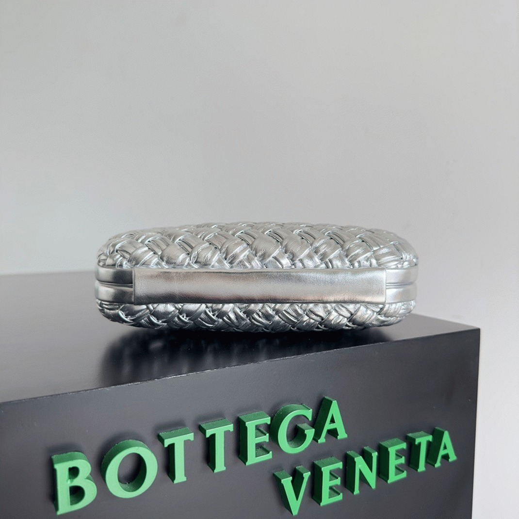 Fake B0tt*ga Ven*ta Knot Minaudiere Clutch Silver Intreccio