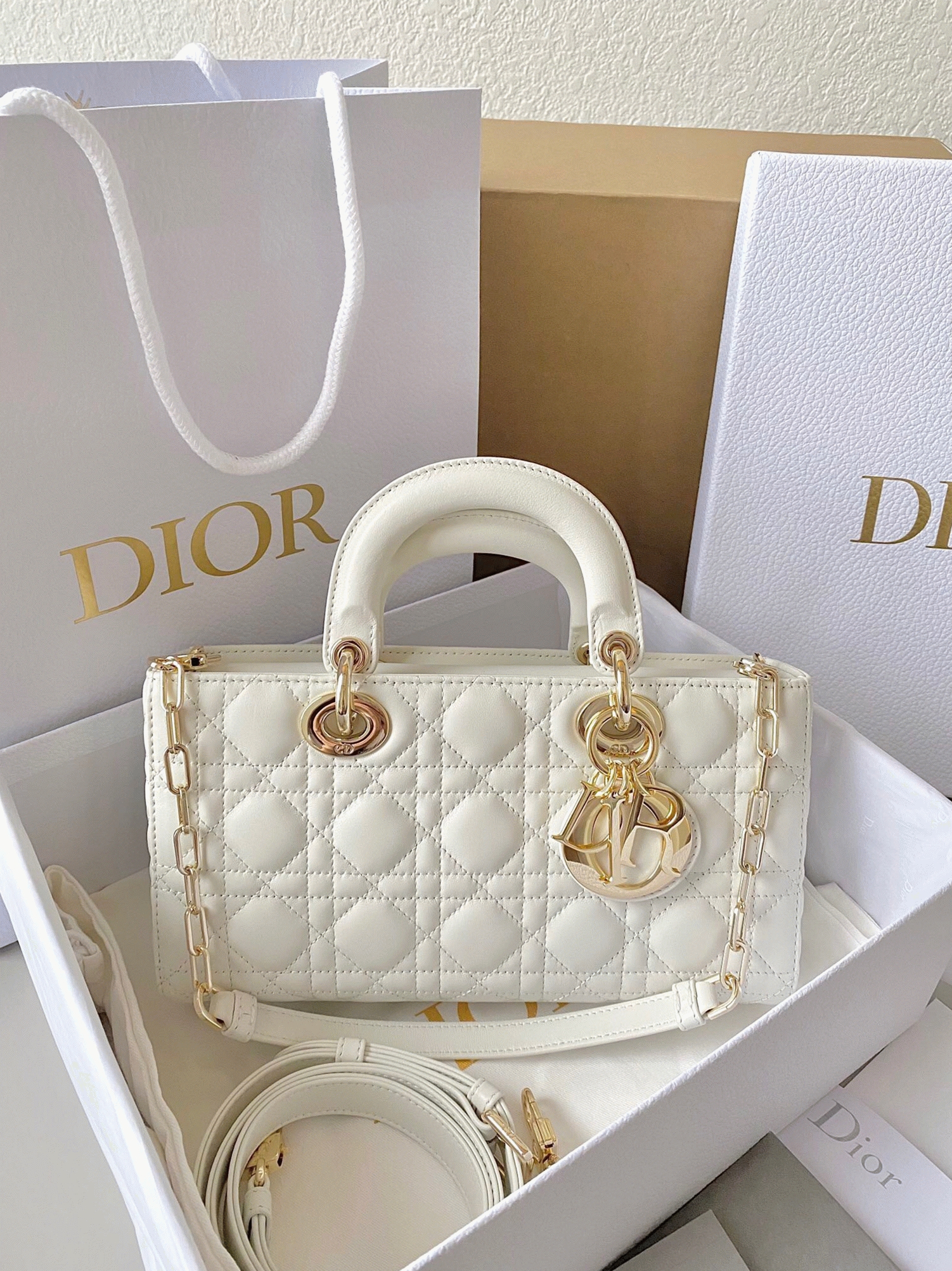 D10r Lady D-Joy Medium Bag Fake in White