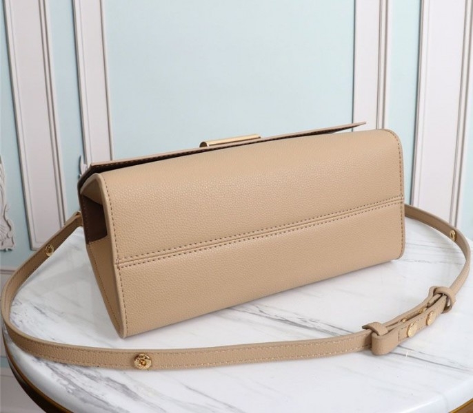 L0vis Vvtt0n Twist One Handle MM Handbag In Beige