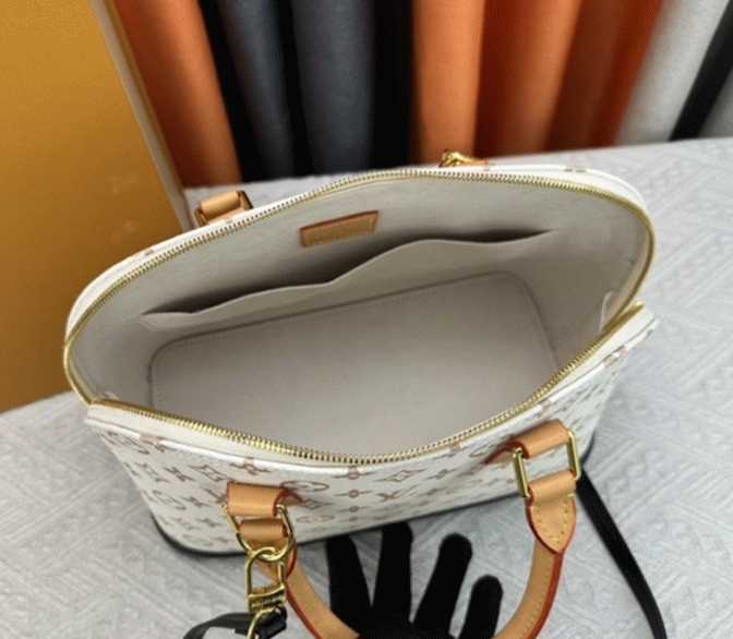 L0vis Vvtt0n Monogram Dune Canvas Alma PM Bag