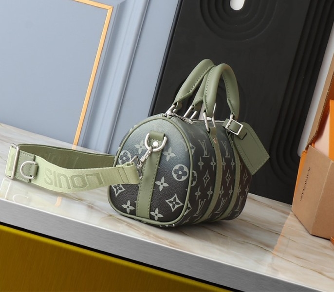 L0vis Vvtt0n Monogram Gradient Canvas Keepall Bandouliere 25 City Bag In Khaki Green