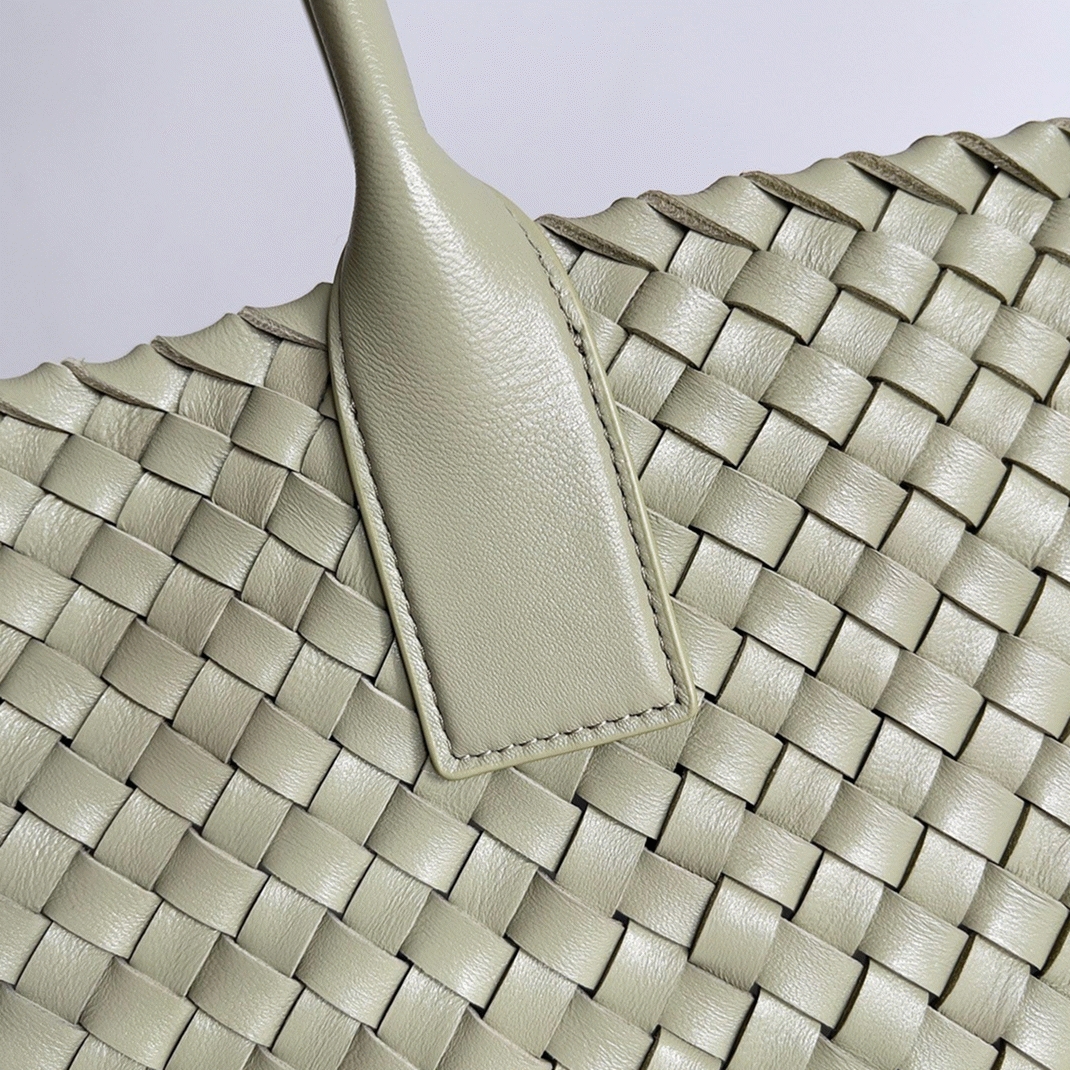 Top Quality Replica B0tt*ga Ven*ta Cabat Large Bag In Travertine Intrecciato Lambskin