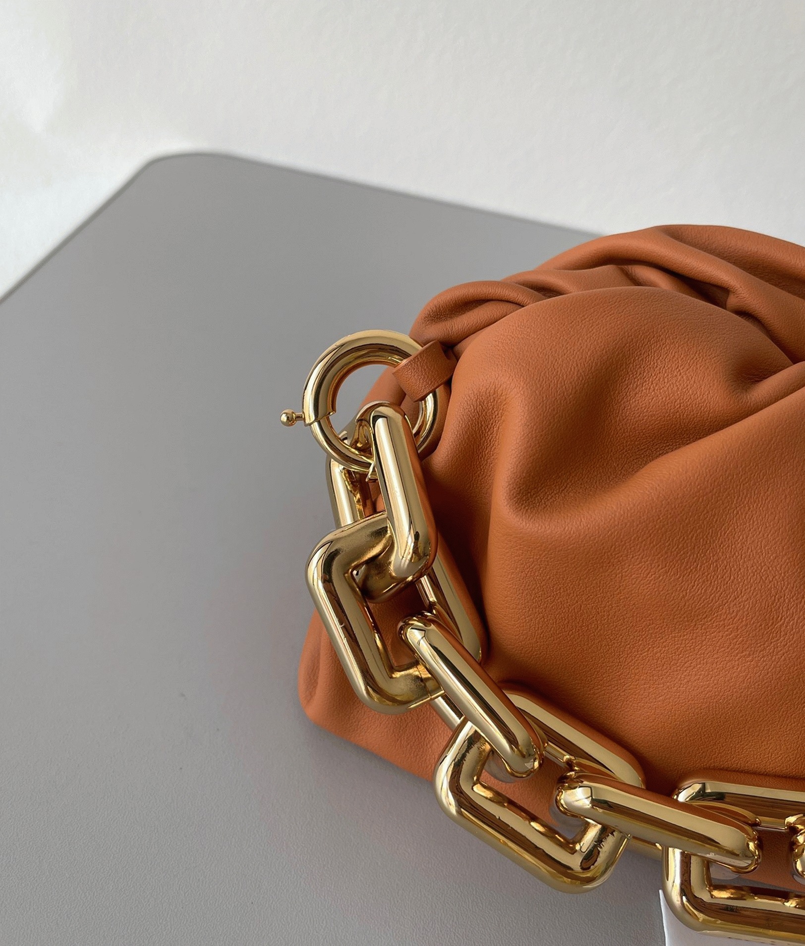Replica B0tt*ga Ven*ta The Chain Pouch Bag Clay