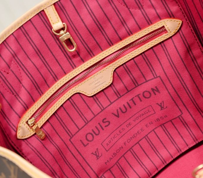 L0vis Vvtt0n Monogram Canvas Neverfull MM Tote In Red