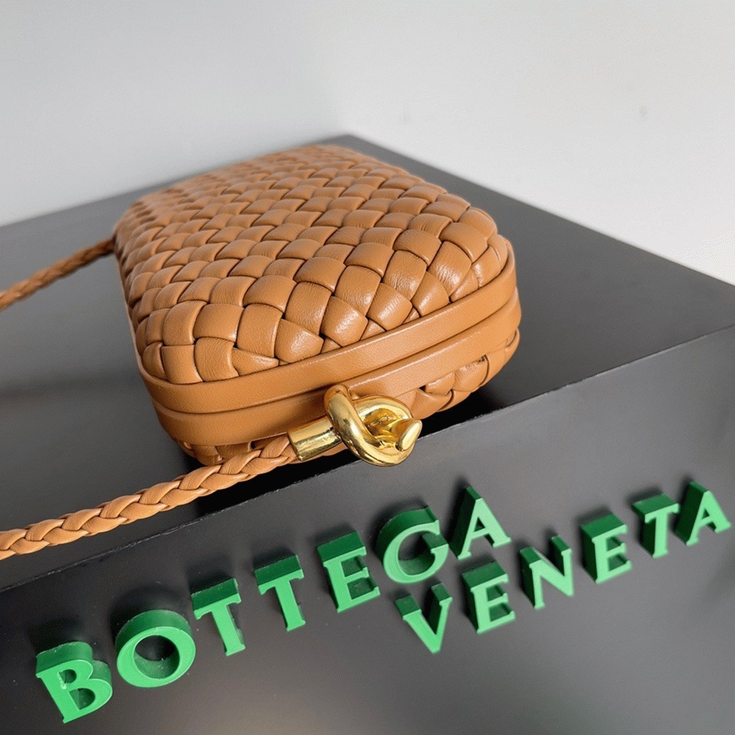 Replica B0tt*ga Ven*ta Knot Minaudiere On Strap Camel Intreccio Lambskin