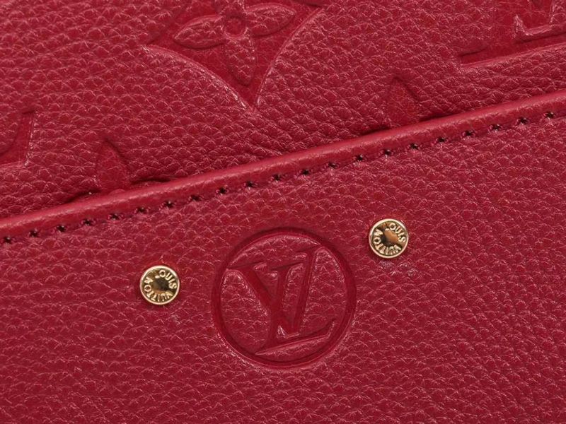 L0vis Vvtt0n Monogram Empreinte Boite Chapeau Souple MM Bag In Red