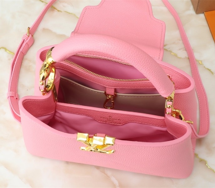L0vis Vvtt0n Capucines BB Handbag In Pink