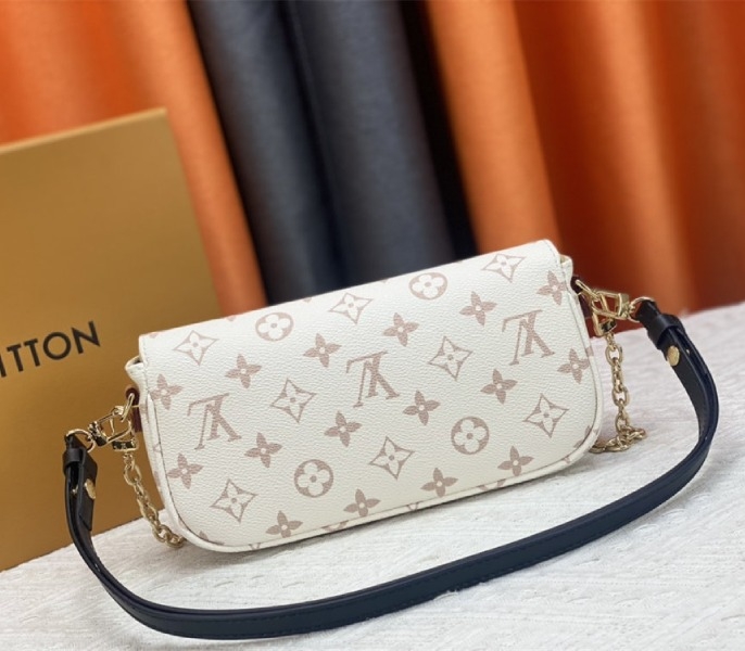 L0vis Vvtt0n Monogram Dune Canvas Ivy Wallet With Chain And Strap