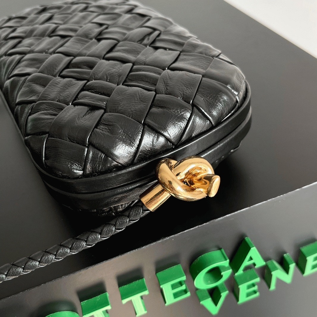 Replica B0tt*ga Ven*ta Knot Minaudiere On Strap Black Foulard Intreccio Leather