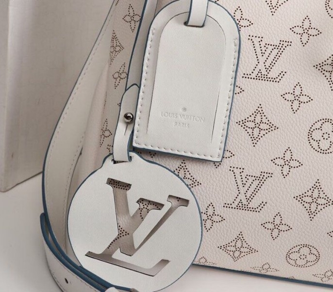 LV Mahina Beaubourg MM Hobo In Off White