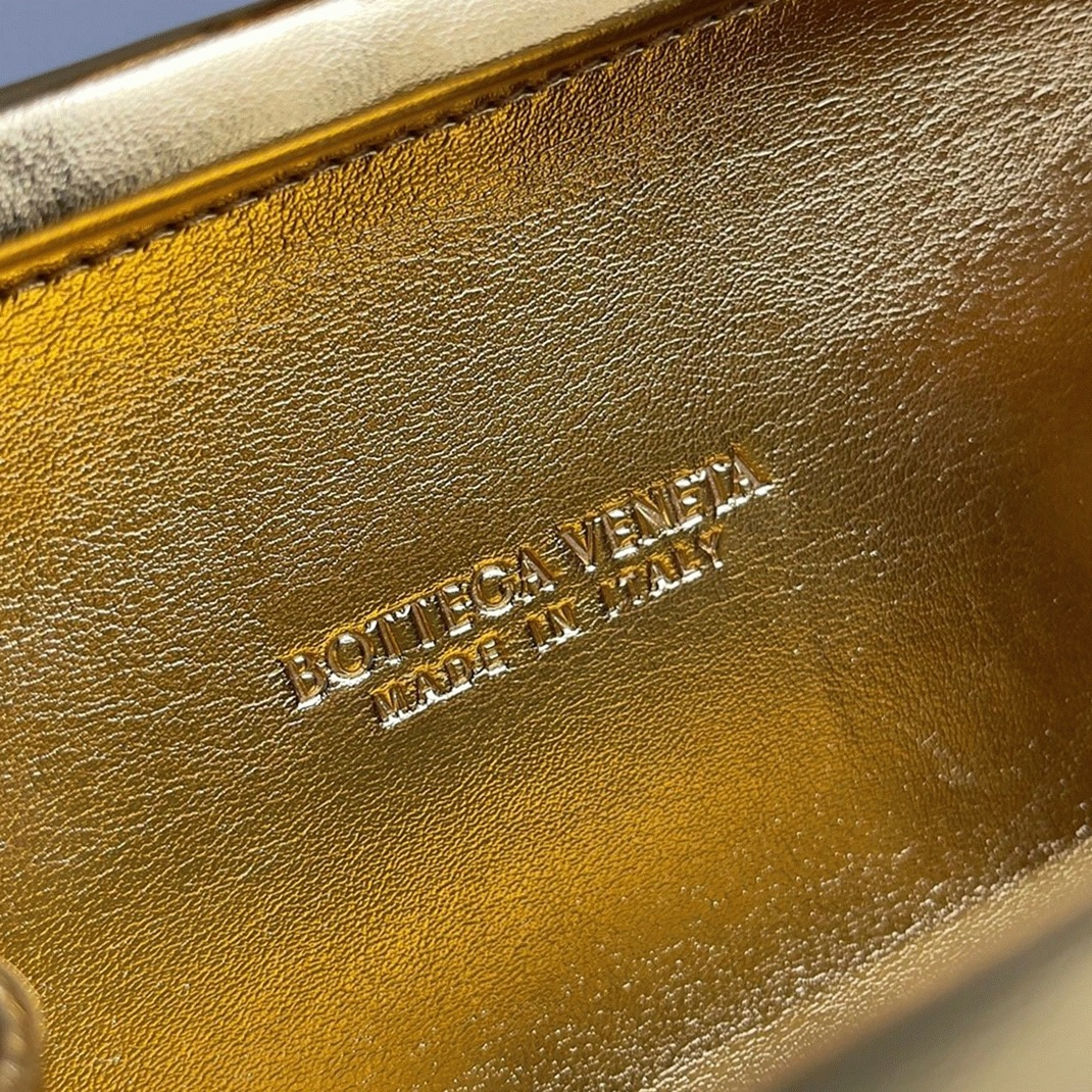 Fake B0tt*ga Ven*ta Knot Minaudiere Clutch Gold Intreccio