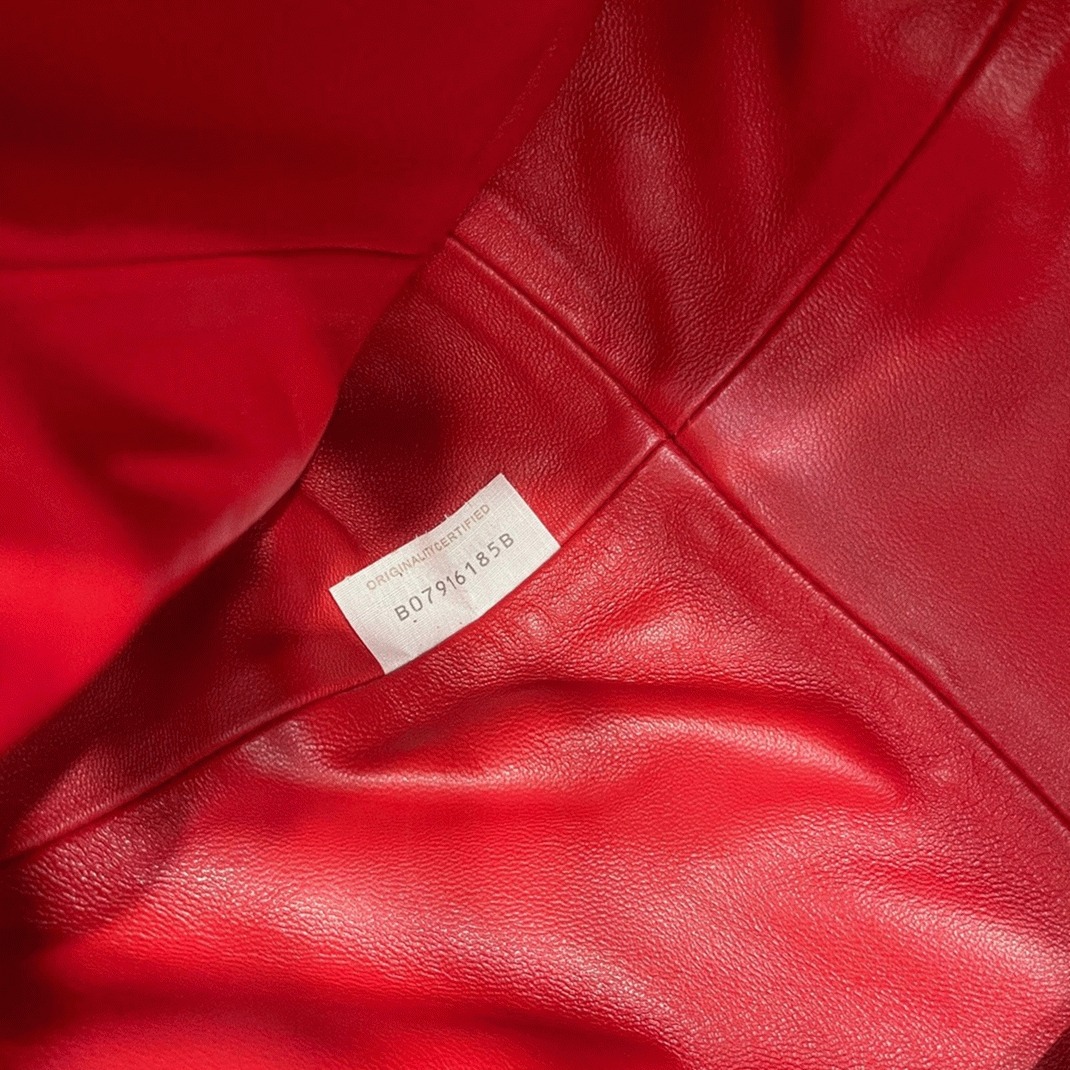 Fake B0tt*ga Ven*ta Large Pouch Clutch Bag Red