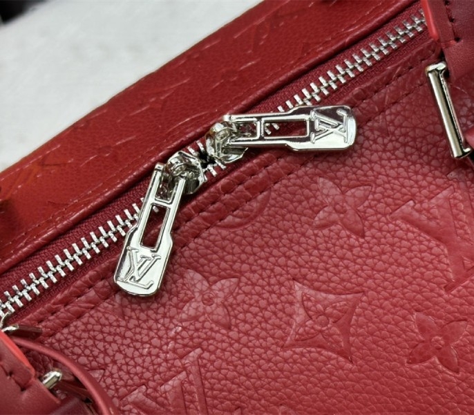 L0vis Vvtt0n Taurillon Leather Keepall Bandouliere 50 In Sari Red