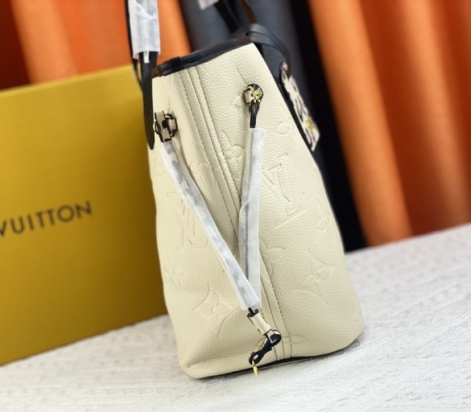 L0vis Vvtt0n Monogram Empreinte Wild At Heart Neverfull MM Tote In Cream