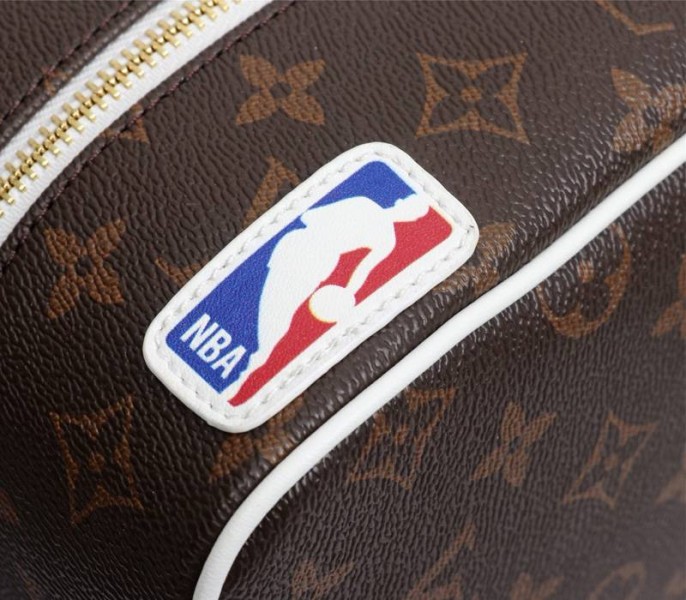 L0vis Vvtt0n X NBA Cloakroom Dopp Kit Bag