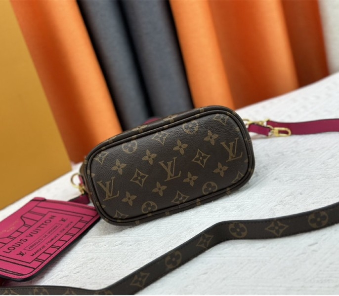 L0vis Vvtt0n Neverfull Bandouliere Inside Out BB Tote In Monogram Canvas And Rose Pondichery Leather