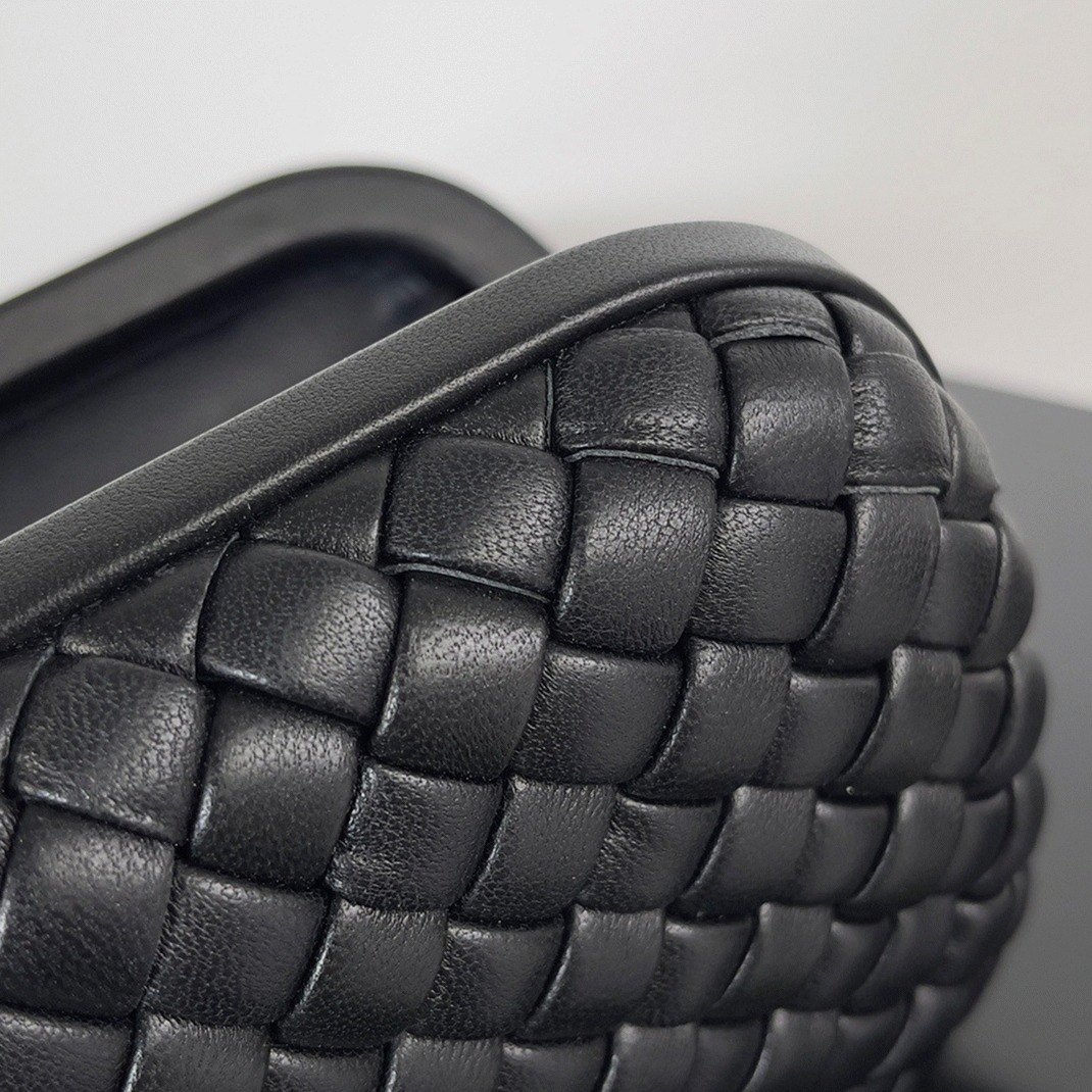 Fake B0tt*ga Ven*ta Knot Minaudiere Clutch Black
