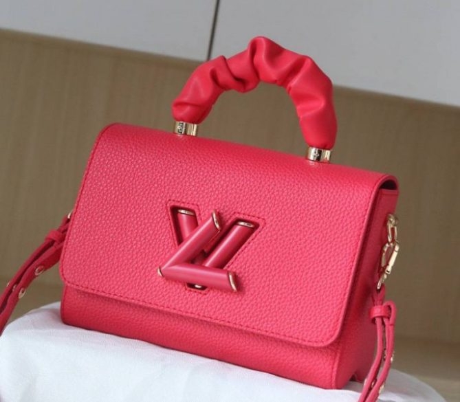 L0vis Vvtt0n Taurillon Leather Twist MM Scrunchie Handle In Pondichery Pink
