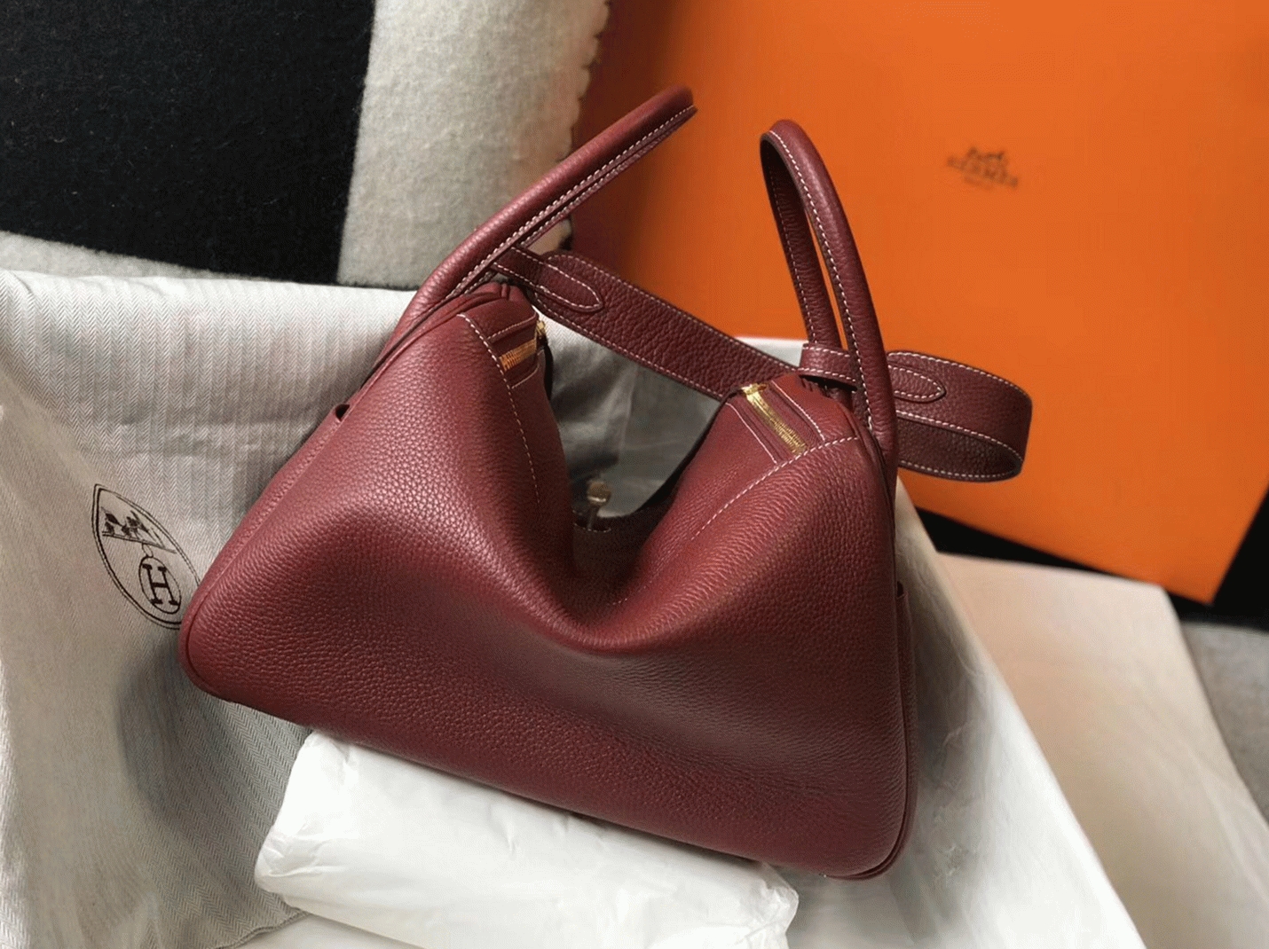 Replica H**me5 Lindy 30cm bag in bordeaux color
