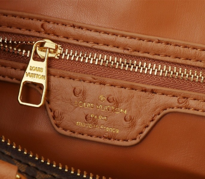L0vis Vvtt0n Monogram Canvas Soft Speedy 30 Boho Handbag In Tan