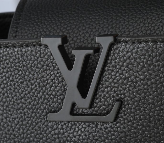 L0vis Vvtt0n Capucines East-West Mini Handbag In All Black