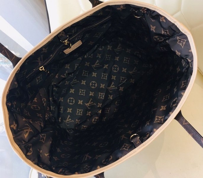 L0vis Vvtt0n Econyl Regenerated Nylon Neverfull MM Tote In Cream