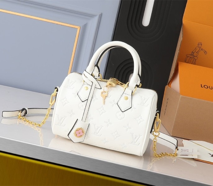 L0vis Vvtt0n Other Leathers Speedy Bandouliere 20 Handbag In Quartz White