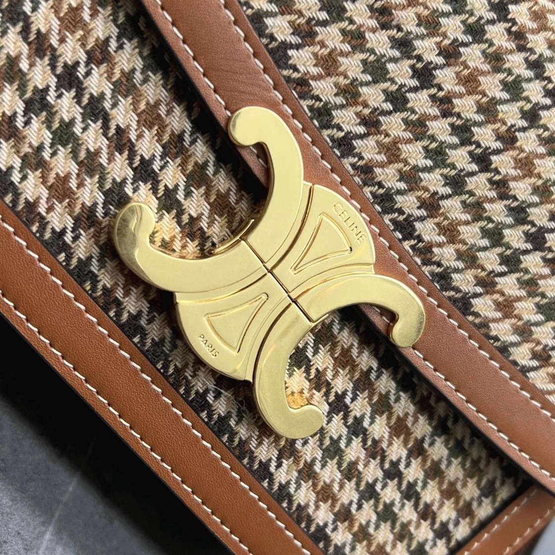 Top Quality Ce1i*e Triomphe Teen Bag In Tweed