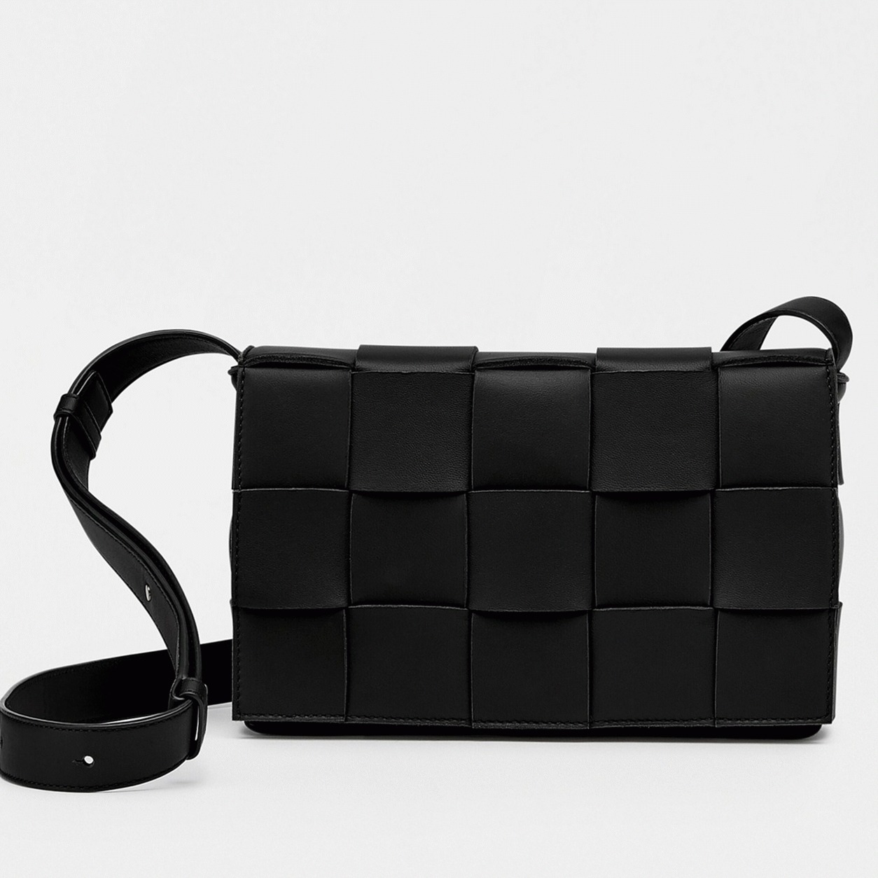 Top Quality Faux B0tt*ga Ven*ta Cassette Bag In Black
