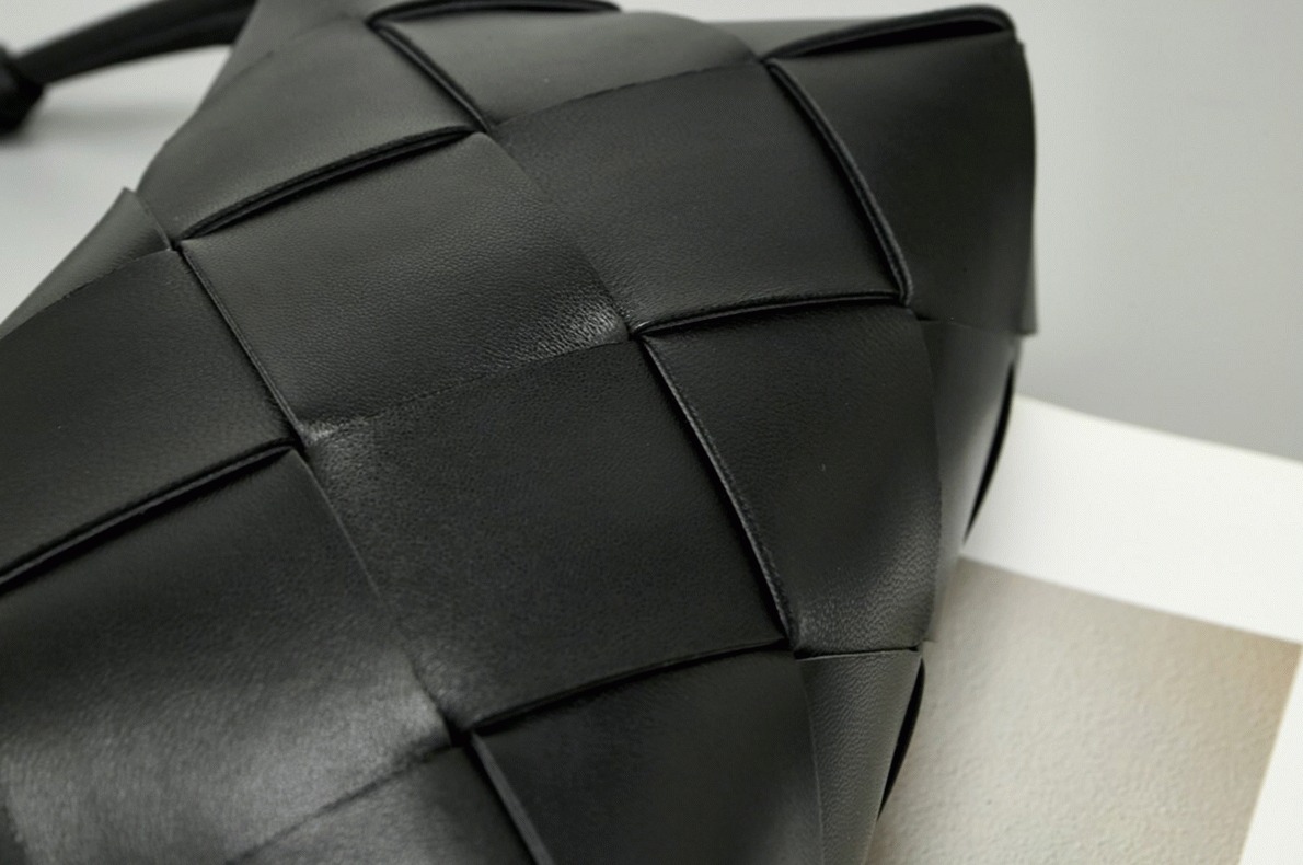 Fake B0tt*ga Ven*ta Small Cassette Camera Bag Black