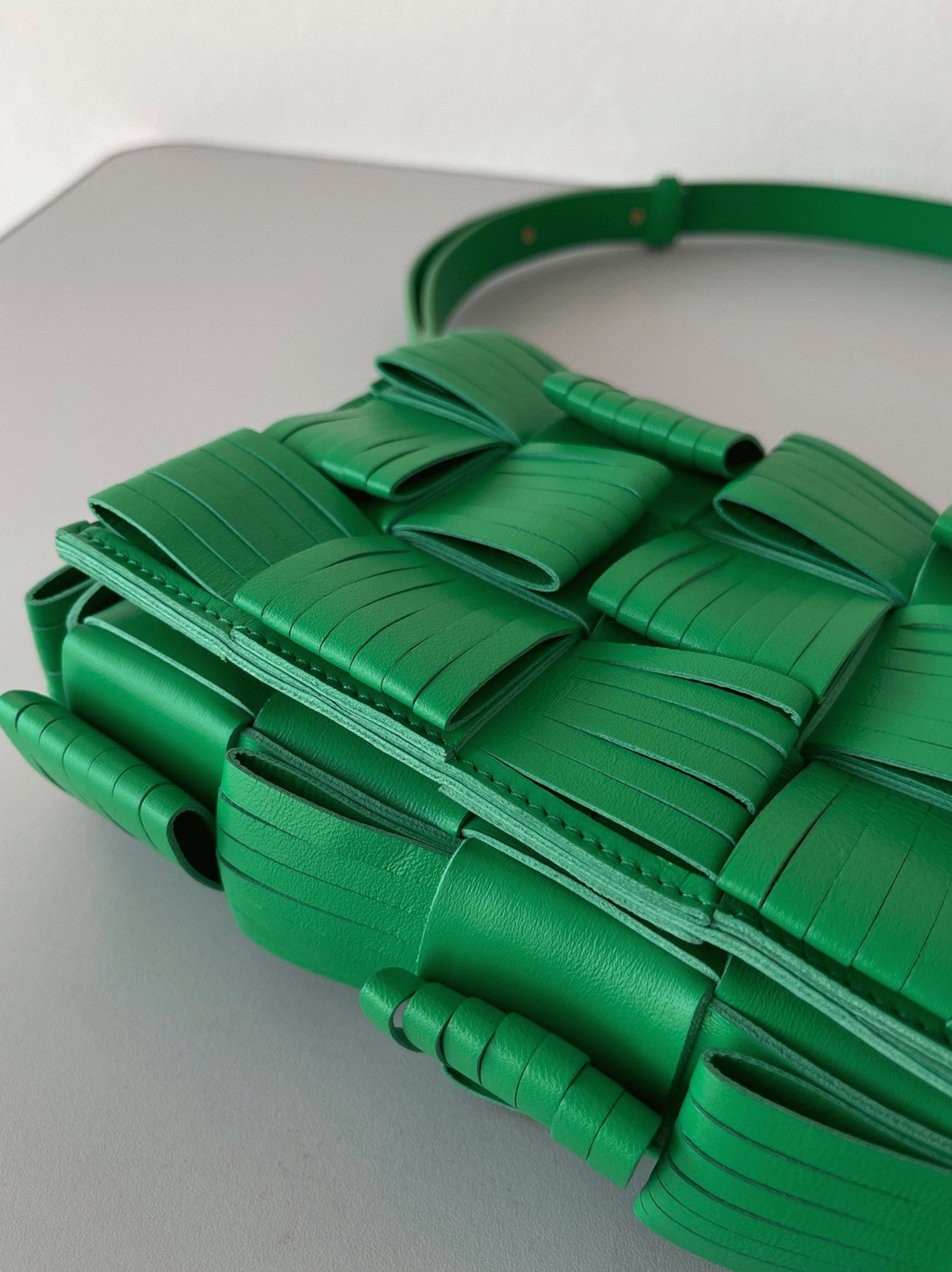 Top Quality Knockoff B0tt*ga Ven*ta Cassette Fringed Bag In Parakeet