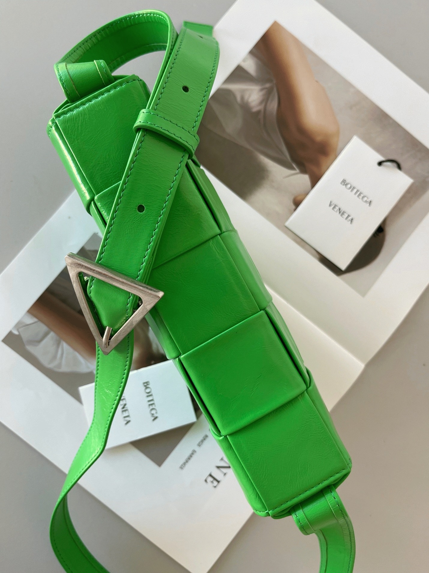 Top Quality Fake B0tt*ga Ven*ta Cassette Bag In Parakeet