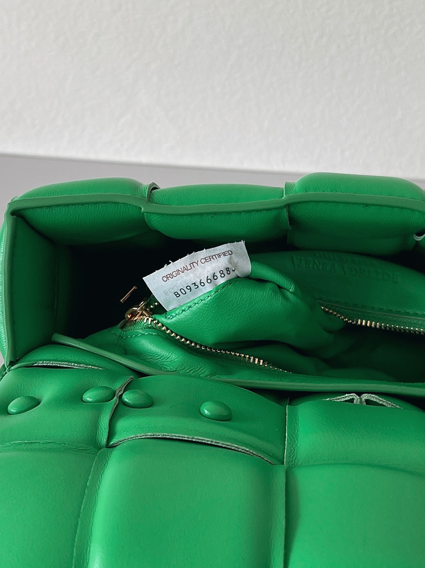 Top Quality Fake B0tt*ga Ven*ta Chain Cassette Bag In Parakeet