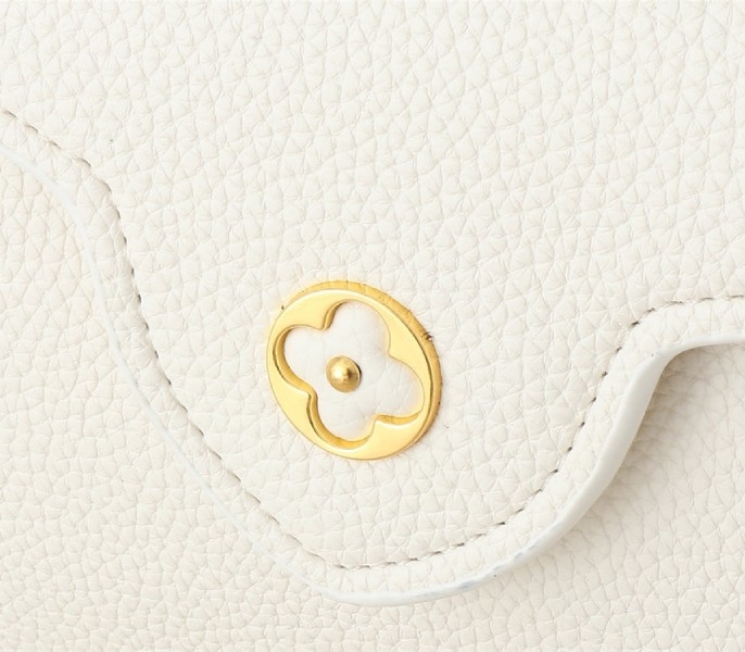 L0vis Vvtt0n Capucines Mini Capucines Handbag In Quartz White