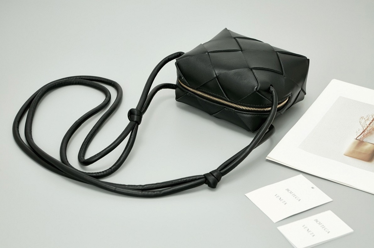 Replica B0tt*ga Ven*ta Mini Cassette Camera Bag Black