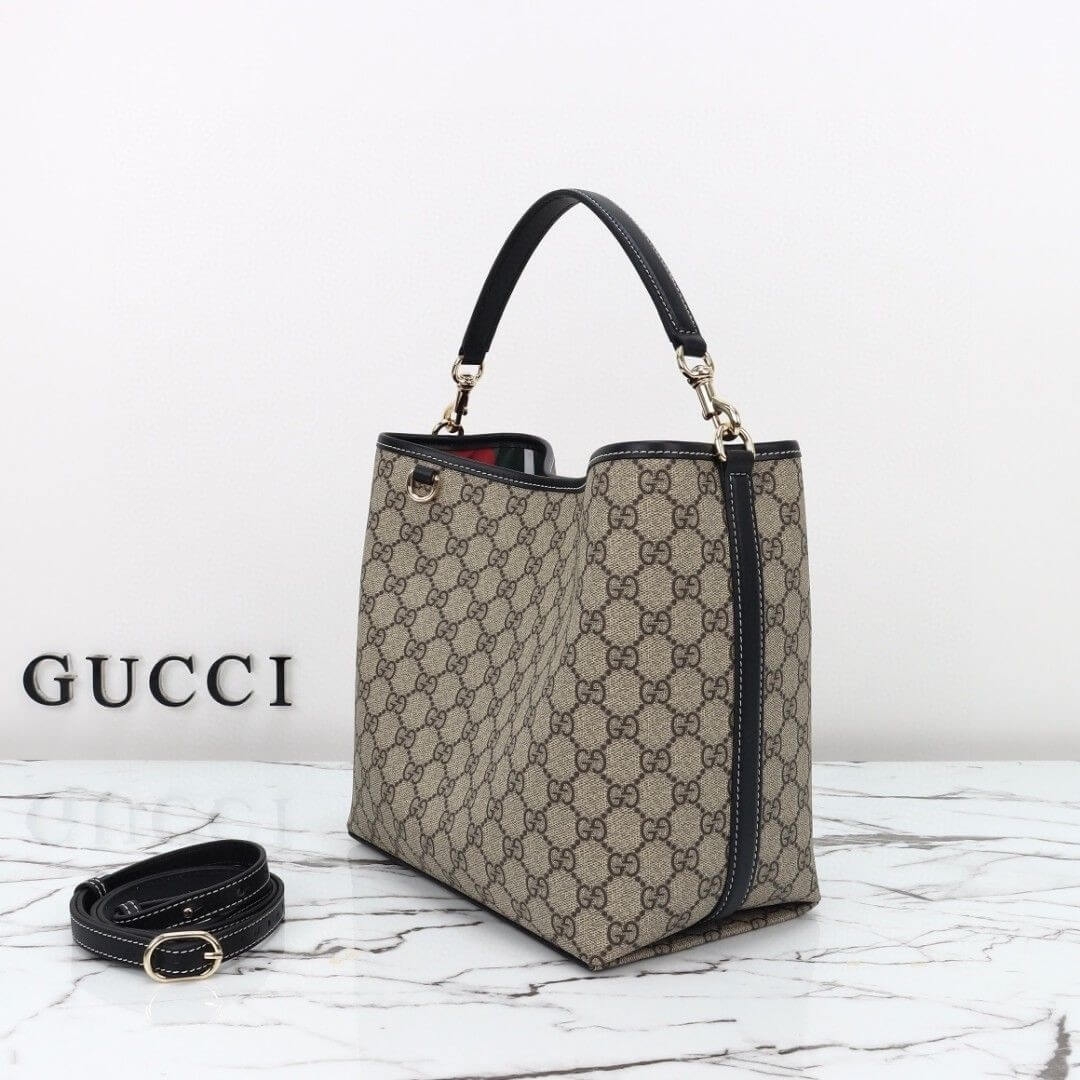 GG Emblem small shoulder bag