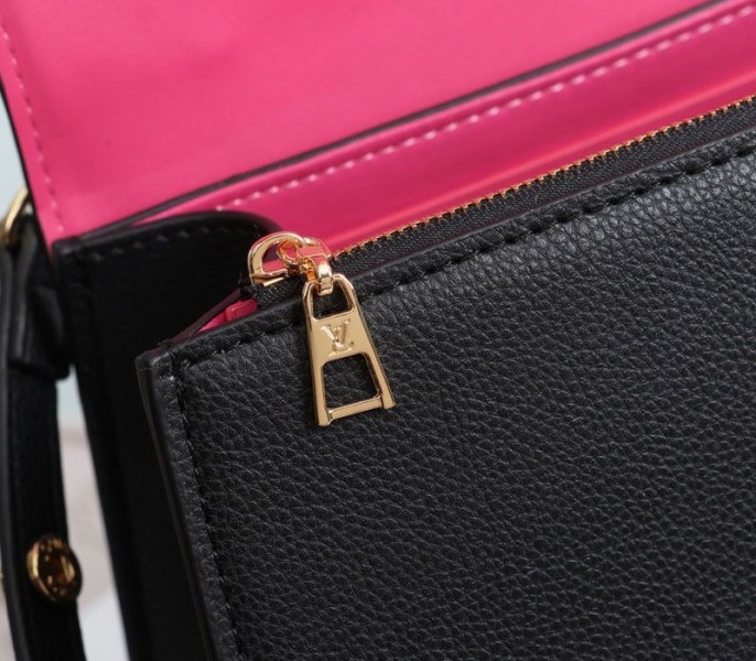 L0vis Vvtt0n Twist One Handle MM Handbag In Black