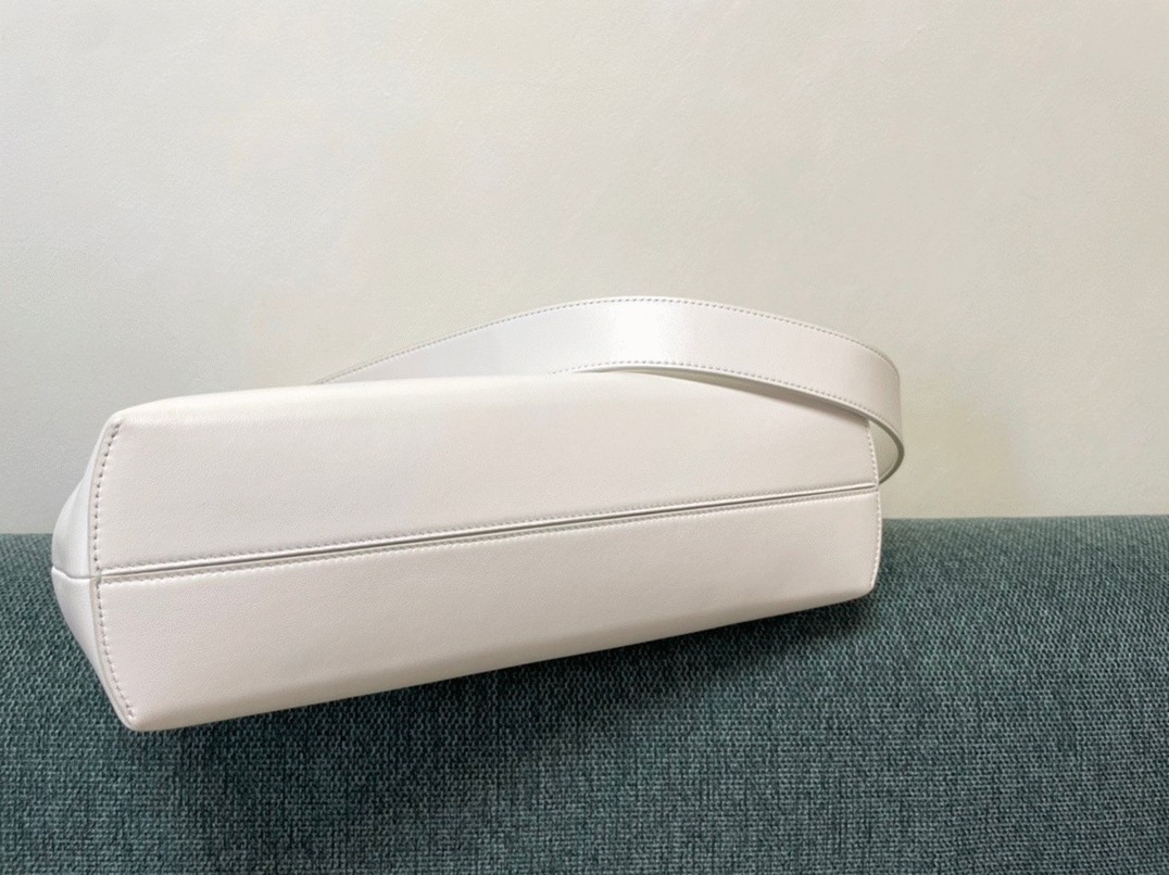 Top Quality Replica F**di First Medium Bag In White Nappa Leather