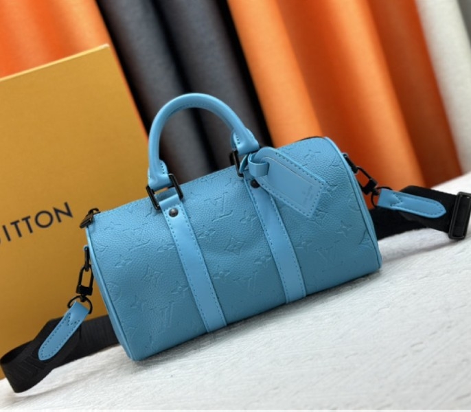 L0vis Vvtt0n Taurillon Monogram Leather Keepall Bandouliere 25 In Turquoise