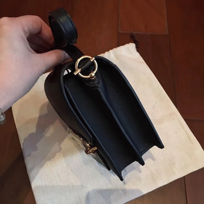 Black knockoff H**me5 Mini Sac Roulis handbag