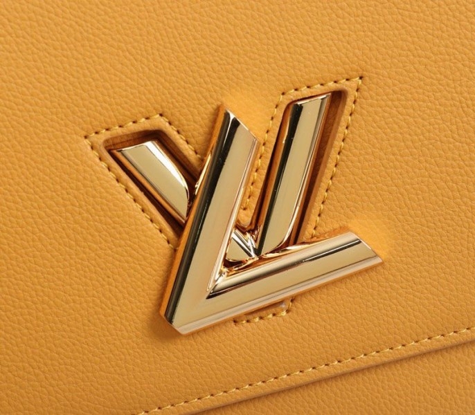 L0vis Vvtt0n Twist One Handle MM Handbag In Vibrant Honey