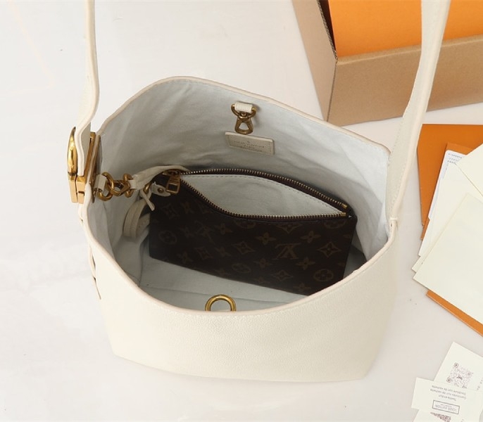 L0vis Vvtt0n Low Key MM Hobo In Quartz White