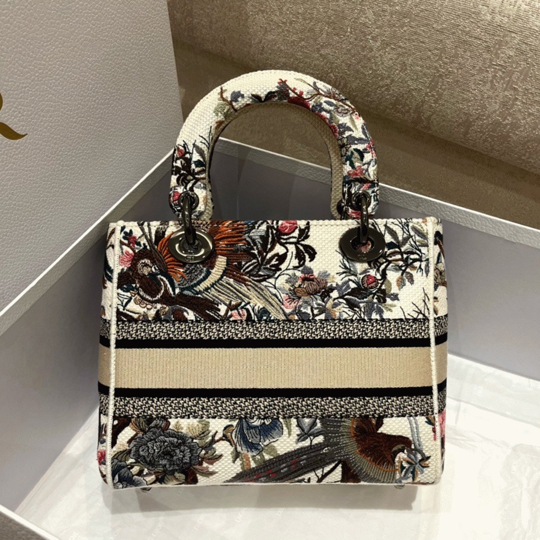D10r Lady D-Lite Medium Bag Imitation in White Jardin d Hiver Embroidery