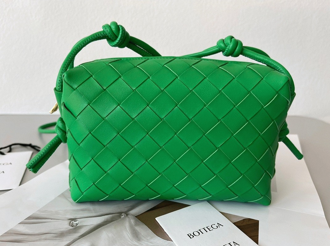 Knockoff B0tt*ga Ven*ta Loop Mini Bag Green
