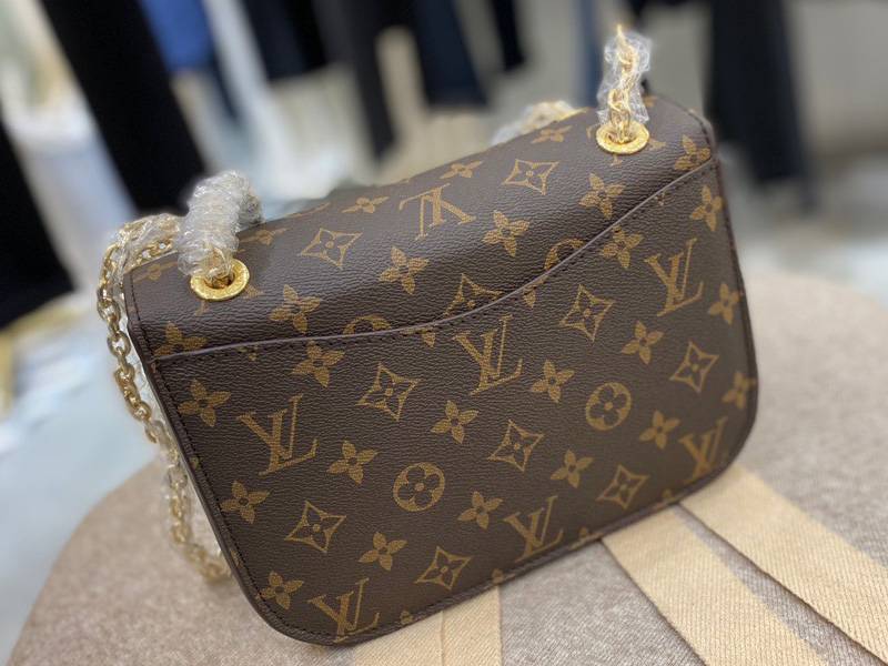 L0vis Vvtt0n Monogram Canvas Passy Bag
