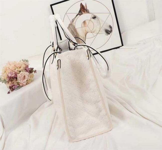 L0vis Vvtt0n Monogram Empreinte Giant Onthego GM Tote In Cream