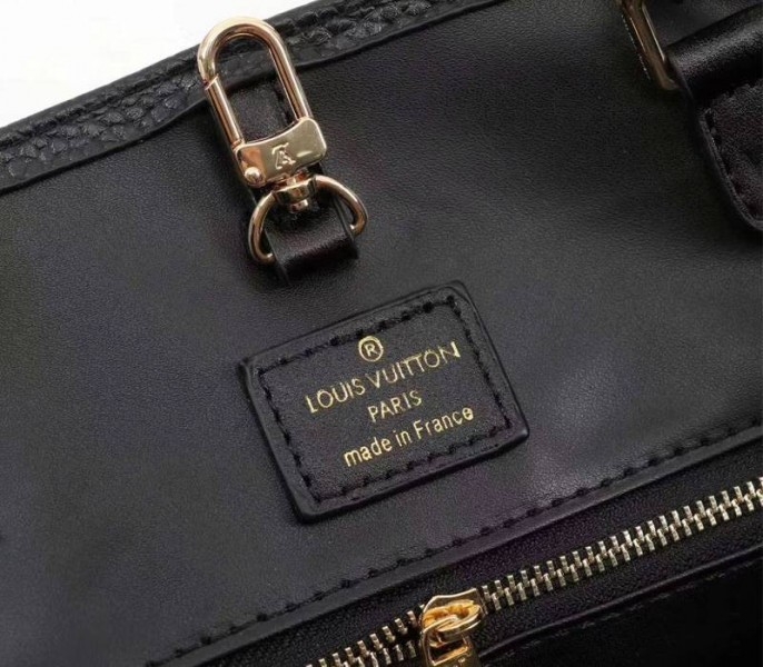 L0vis Vvtt0n Monogram Empreinte Giant Onthego GM Tote In Black