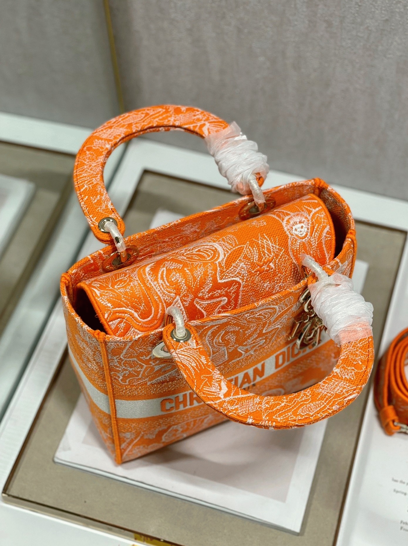 D10r Lady D-Lite Medium Bag Fake in Fluorescent Orange Toile de Jouy Reverse Embroidery