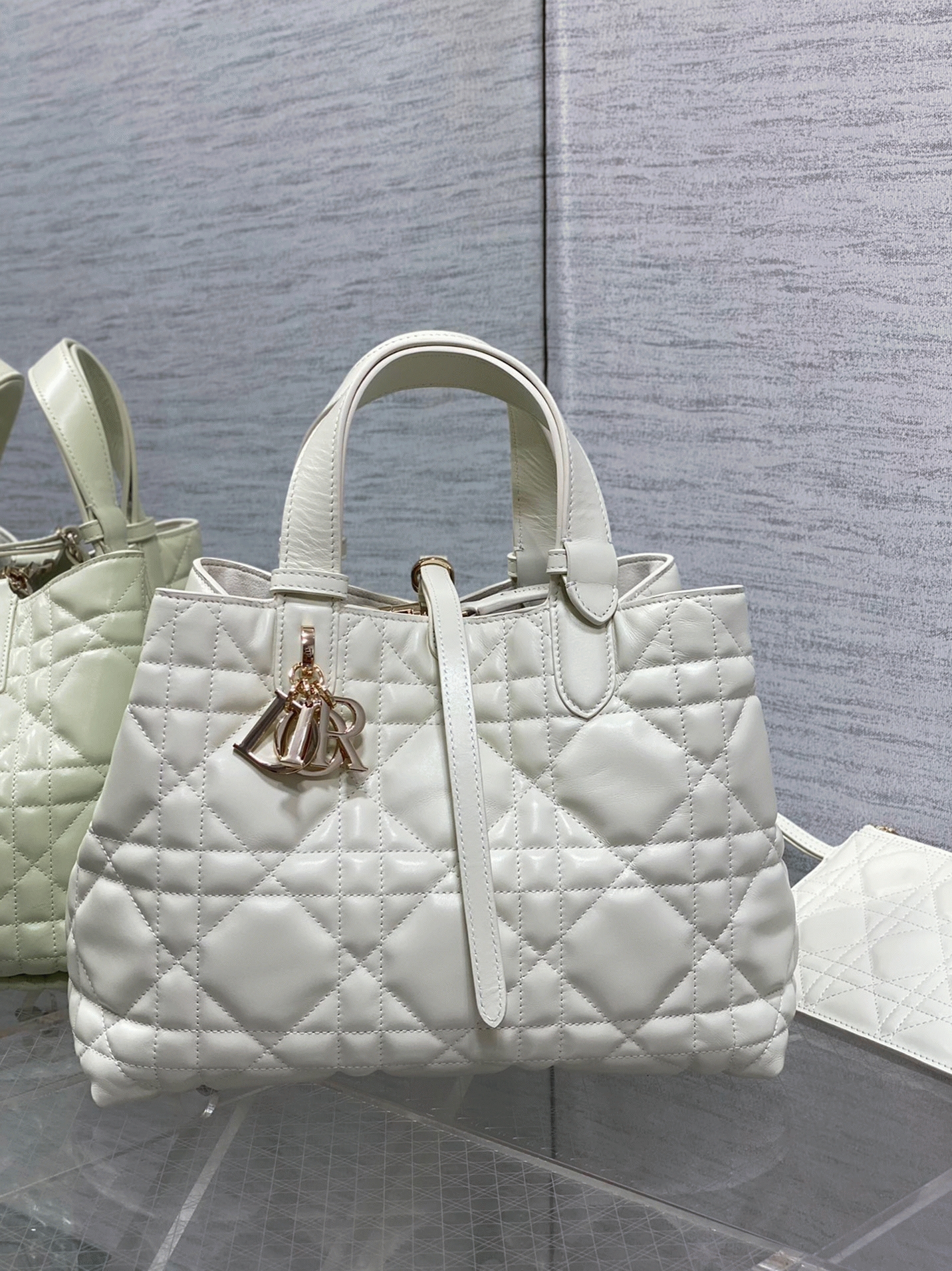 D10r Toujours Medium Bag Knockoff in White Macrocannage Calfskin