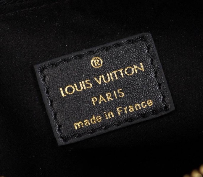 L0vis Vvtt0n Monogram Canvas Soufflot BB Bag In Black